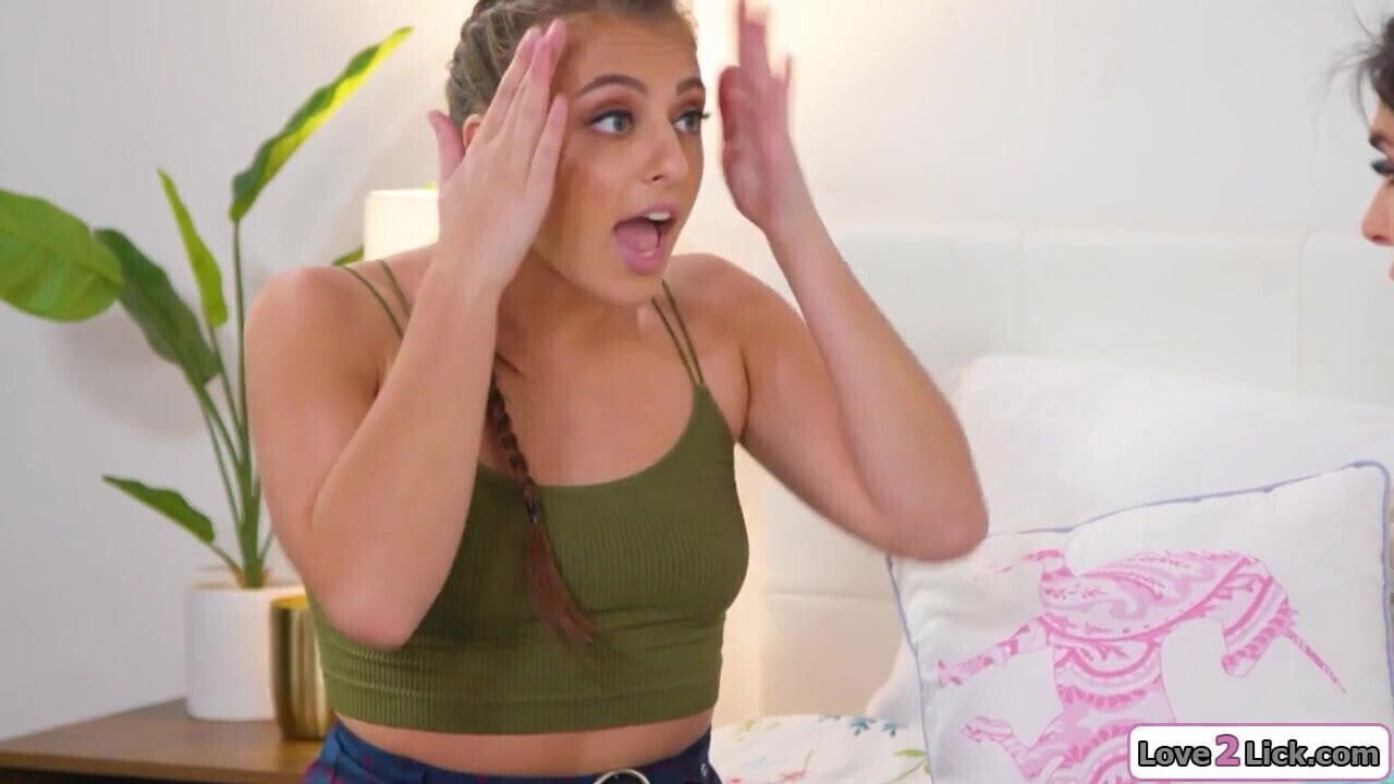 Tattooed milf busty stepdaughter fingering squirting