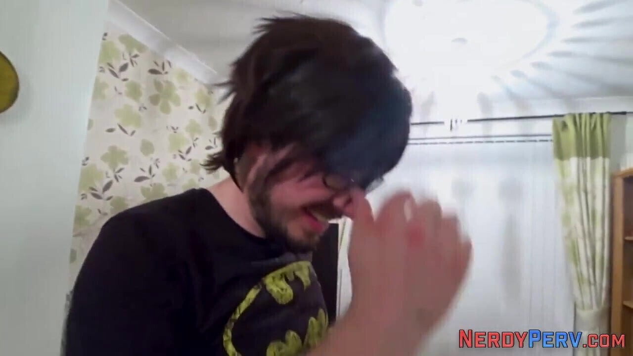Yorkshire geek licks cunt gets sucked