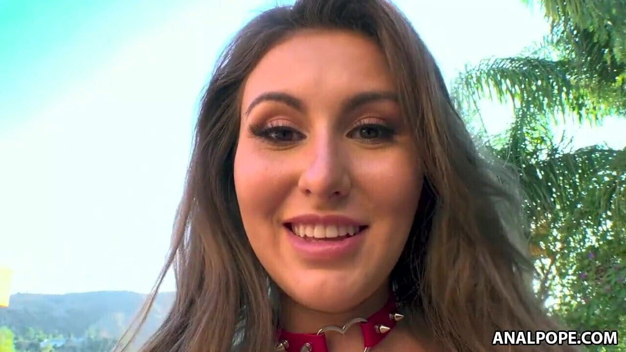 Brunette with perfect body loves deepthroat after