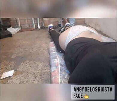 Hombre coje rico bodega