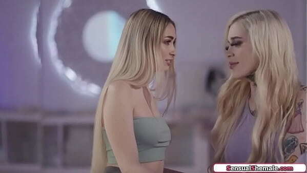 Busty trans Gracie Jane fucks girl