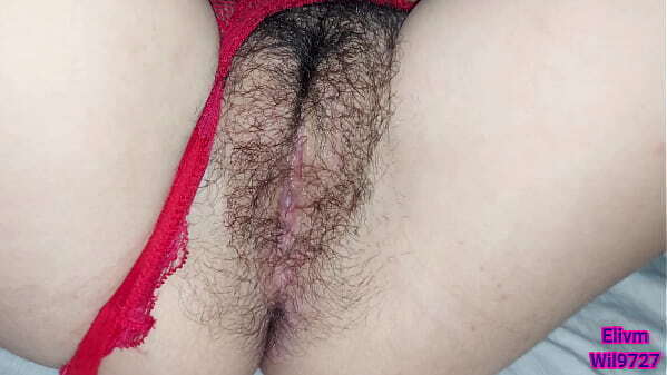 prima a&ntilde_os quiere folle pone panty rojo solo para ense&ntilde_a co&ntilde_o