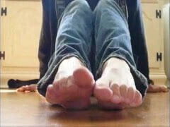 expose my perfect feet