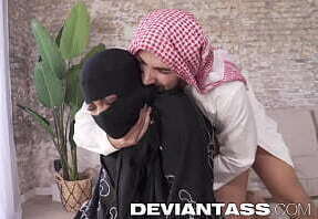 فاطمة القحبة الخائنة تزغب من بندر بعنف من أجل خيانته له