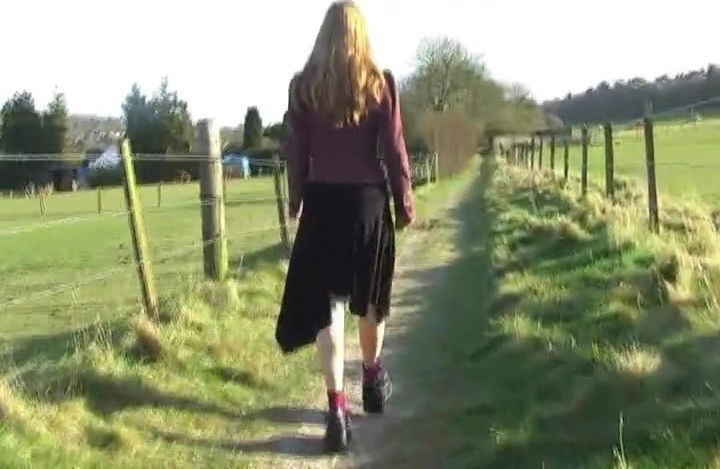 Solo hottie Beatrix Bliss pleases pussy with