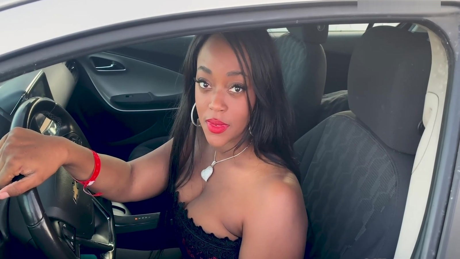 Interracial Fuck With Buxom Ebony Milf Roxie