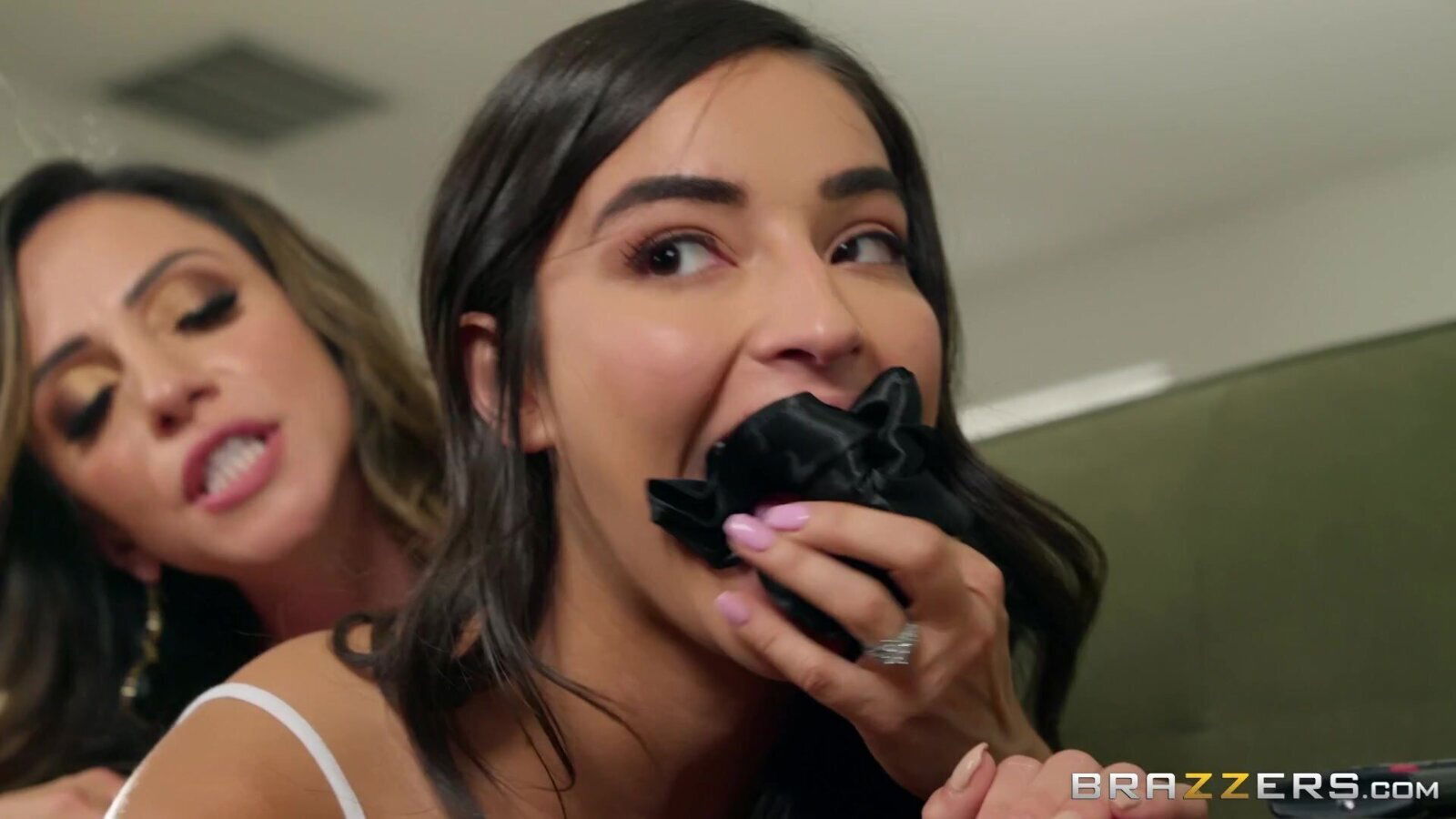 Horny MILF Ariella Ferrera teen Emily Willis lesbian