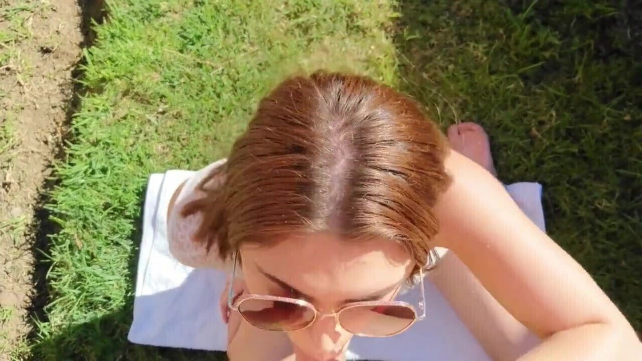 MILF italiana spompina sconosciuto giardino