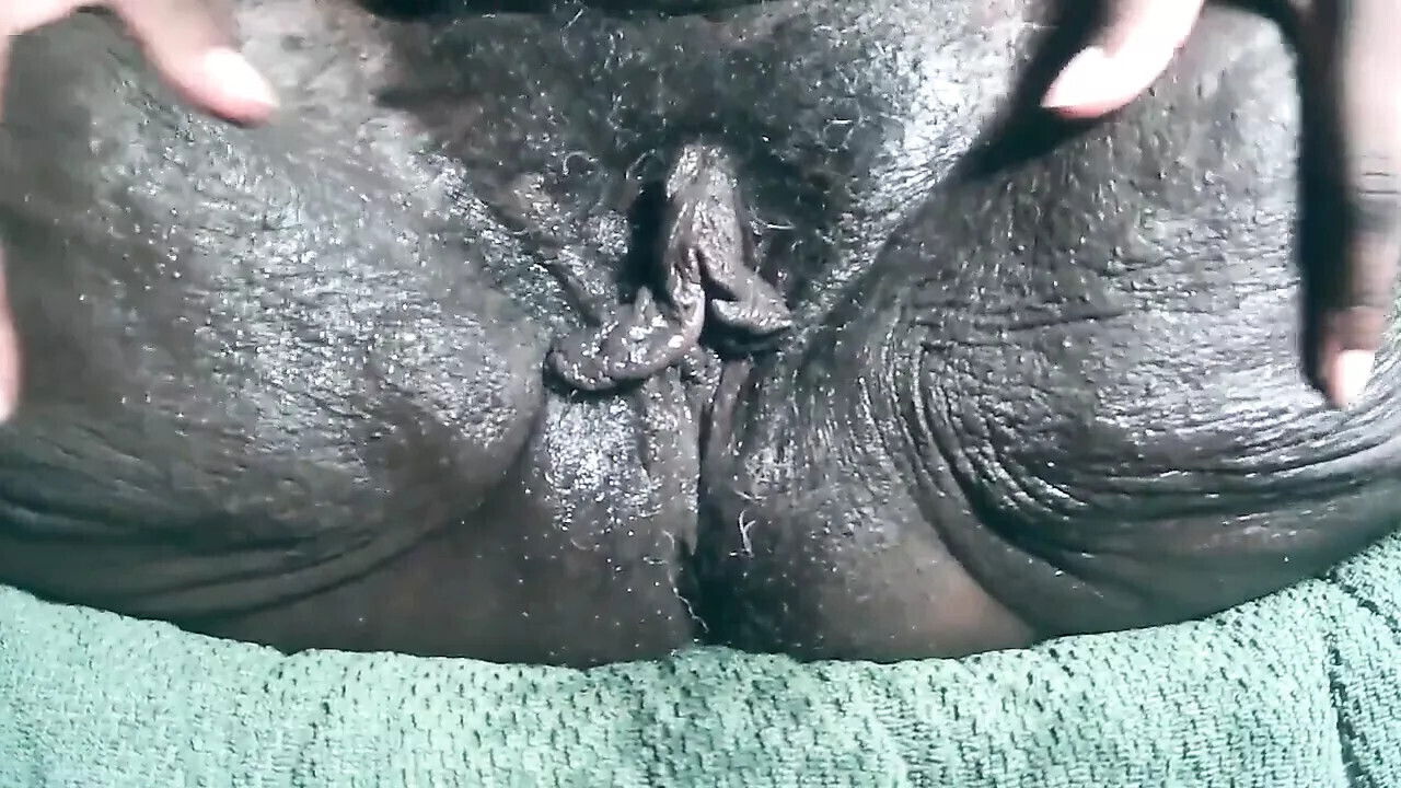 HisQueenSuga close Squirting pussy EBony Milf