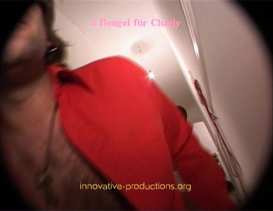 Simon Thaur KITKAT Club present: CHARLY BUFFY