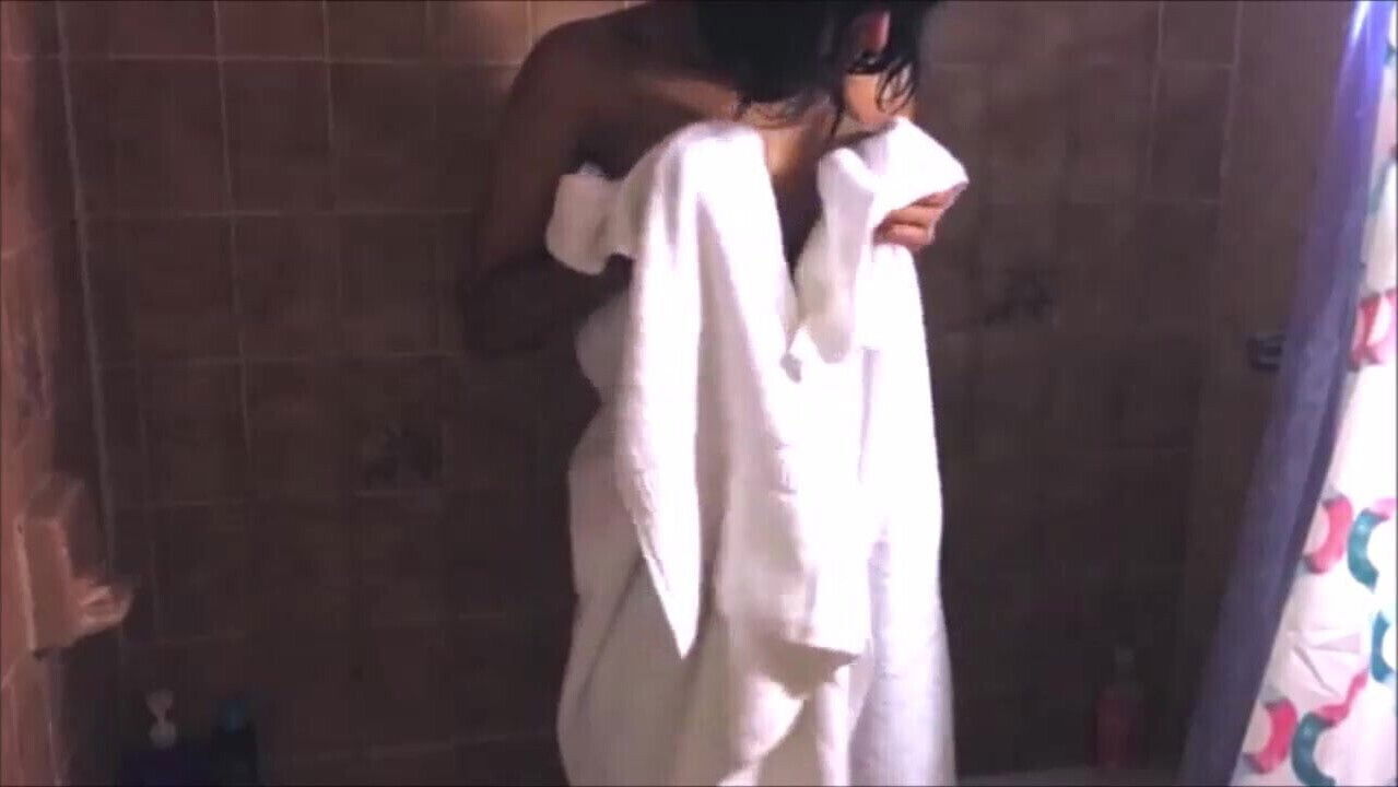 Indian slut masturbates shower