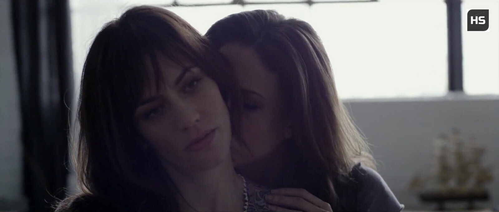 Maggie Siff Robin Weigert Lesbian Kiss 1080p