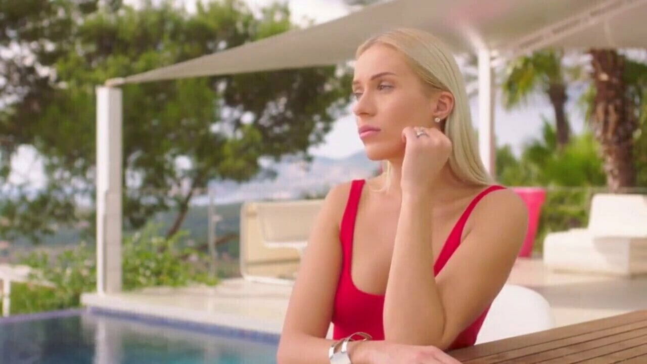 chose naughty vacation instagram step