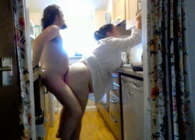 Femme plantureuse niquee dans cuisine