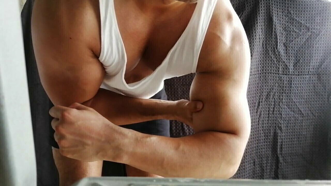 biceps worship