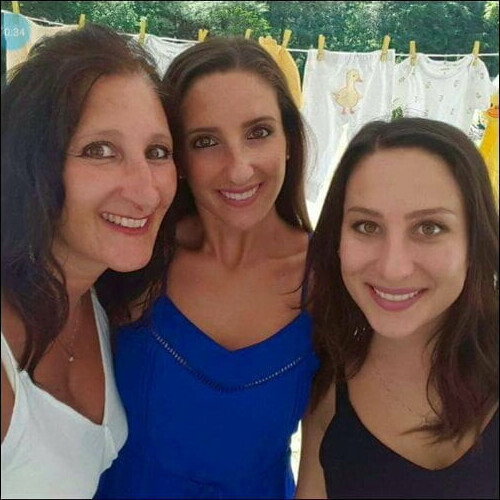 Women jerk constantly