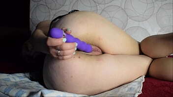 Beautiful gets orgasm from fingers