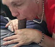 White hoe eating my dick