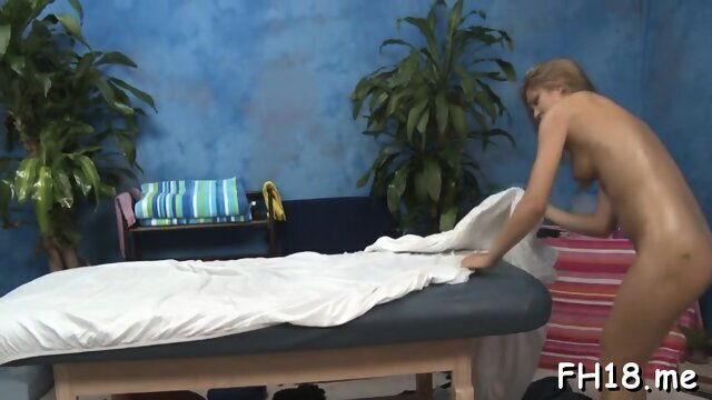 Playful lady Ashley Abott gets orgasm