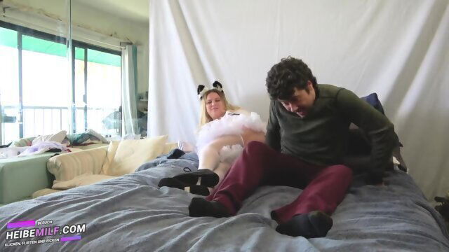 Stiefschwester will, dass Bruder ihren Hintern fickt