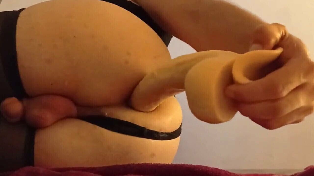 Betty play 10inc dildo