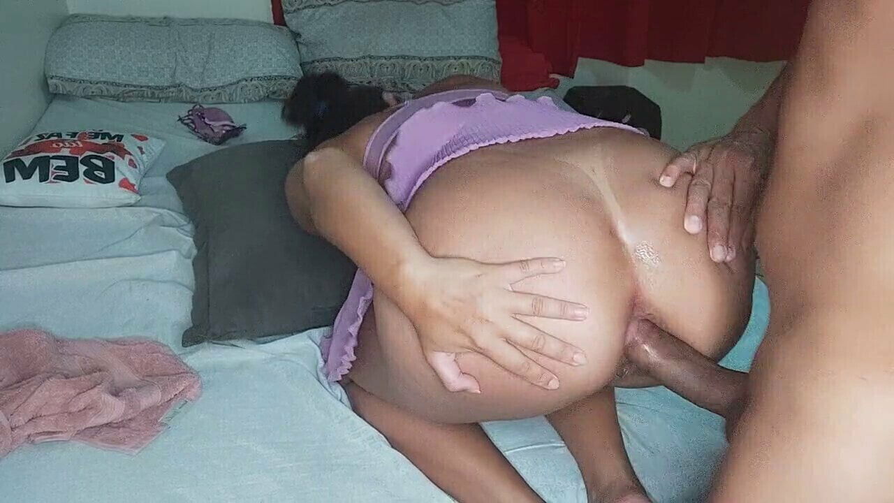 Casadinha rosadinho ficou aberta ajuda amigo.