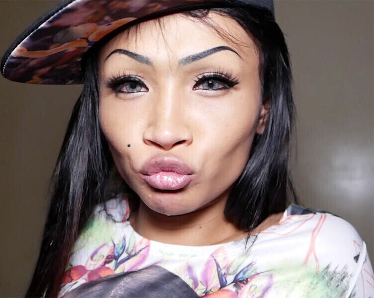 Horny amateur Asian ladyboy Bewty loves being fucked