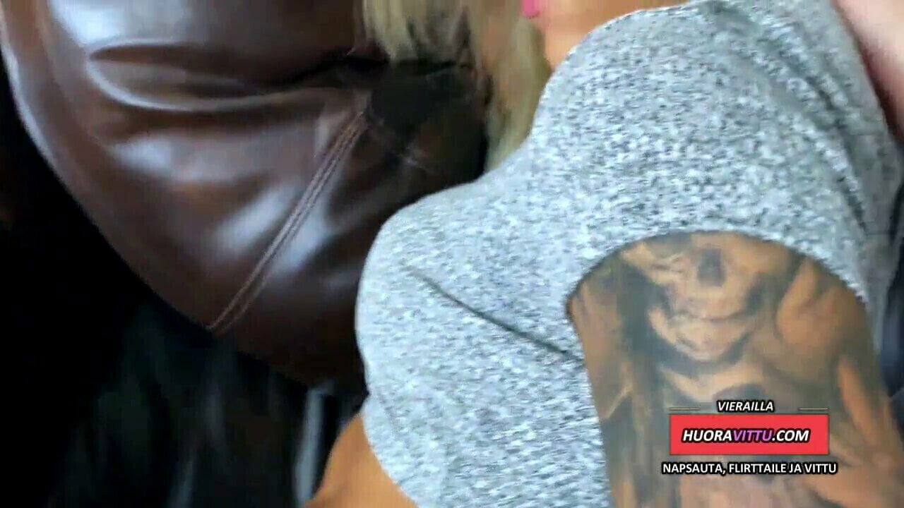 UPEA SININEN MILF TIUKKA PILLU