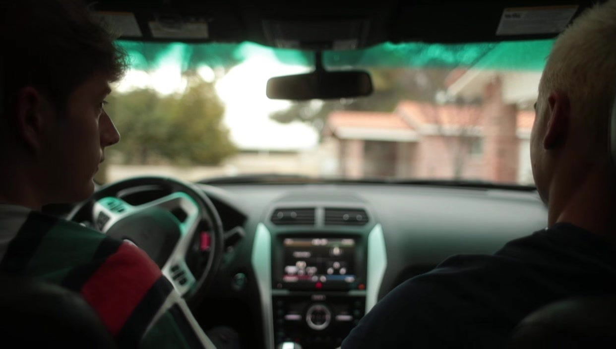 Muscle twink Travis Stevens and Cameron Parks flip fuck RAW in the backseat of the car