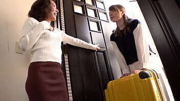 アメリカ人留学娘と日本人妻の汗ダク密着レズセックス　全身をヤラしく舐め合い、トロける程熱く絡み合うゆかりとジューン　美川由加里／ジューン・ラブジョイ