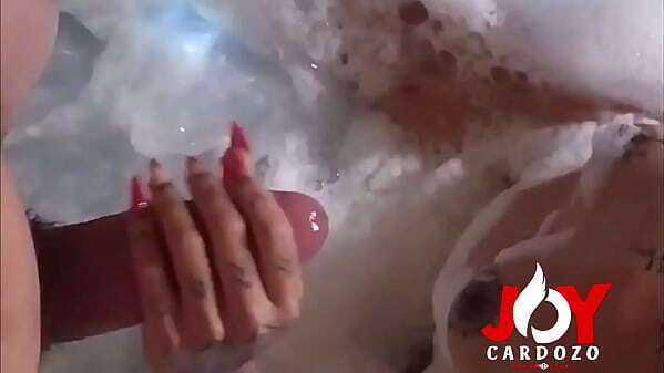 chupa Gostoso at&eacute_ debaixo d&aacute_gua Lady Milf Cardozo