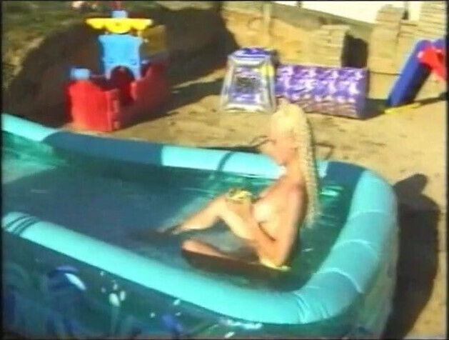 Violett solo garden pool