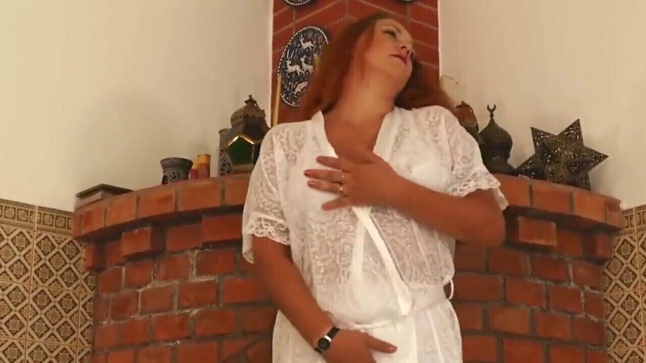 couple celebrity housewife natasha fucks pussy with