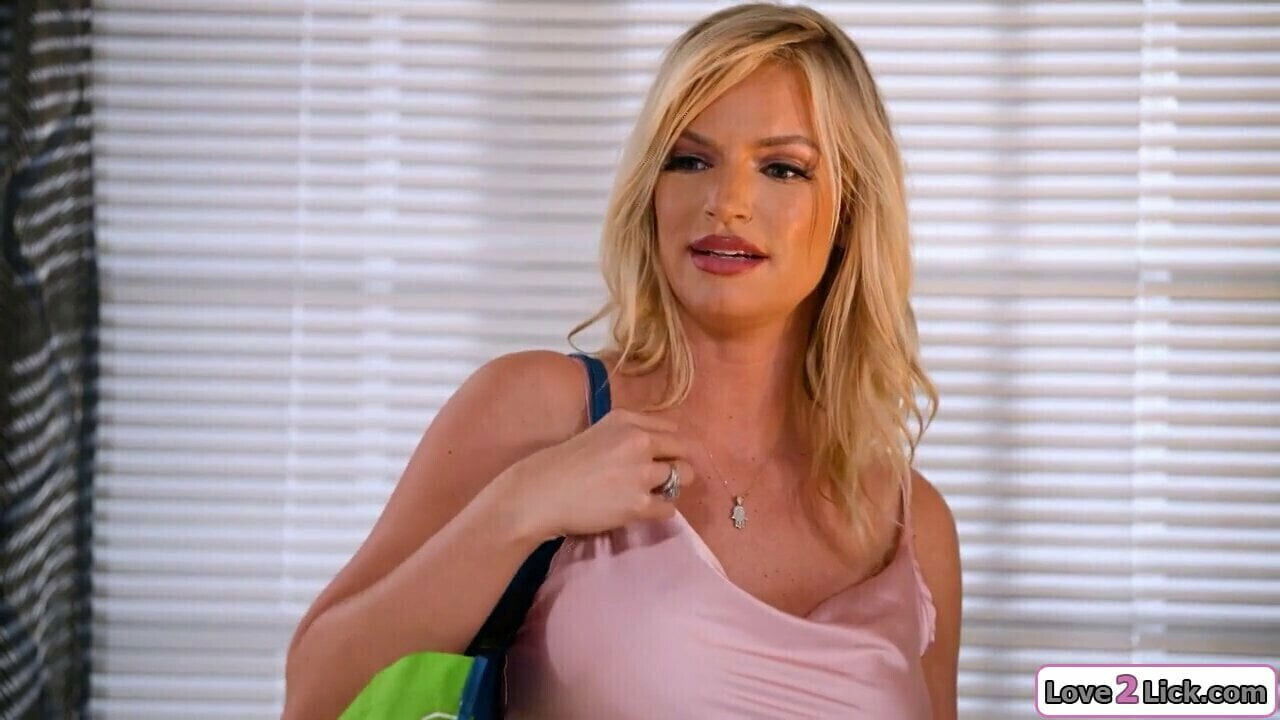 brunette seduces facesits busty blonde stepmom