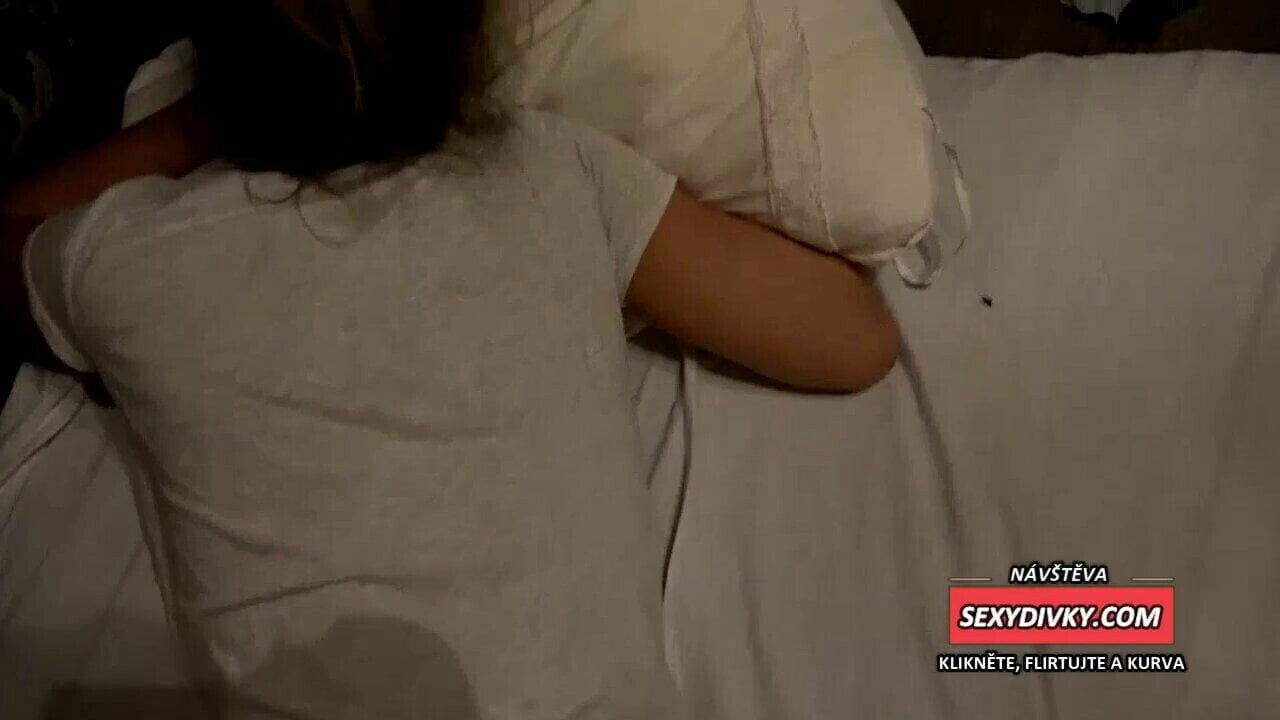 ROZTOMILA DIVKA DOSTAT VELKY KOCICKA