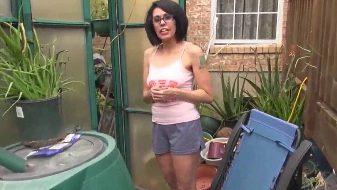 celebrity amateur amateur lady fucks hungry pussy