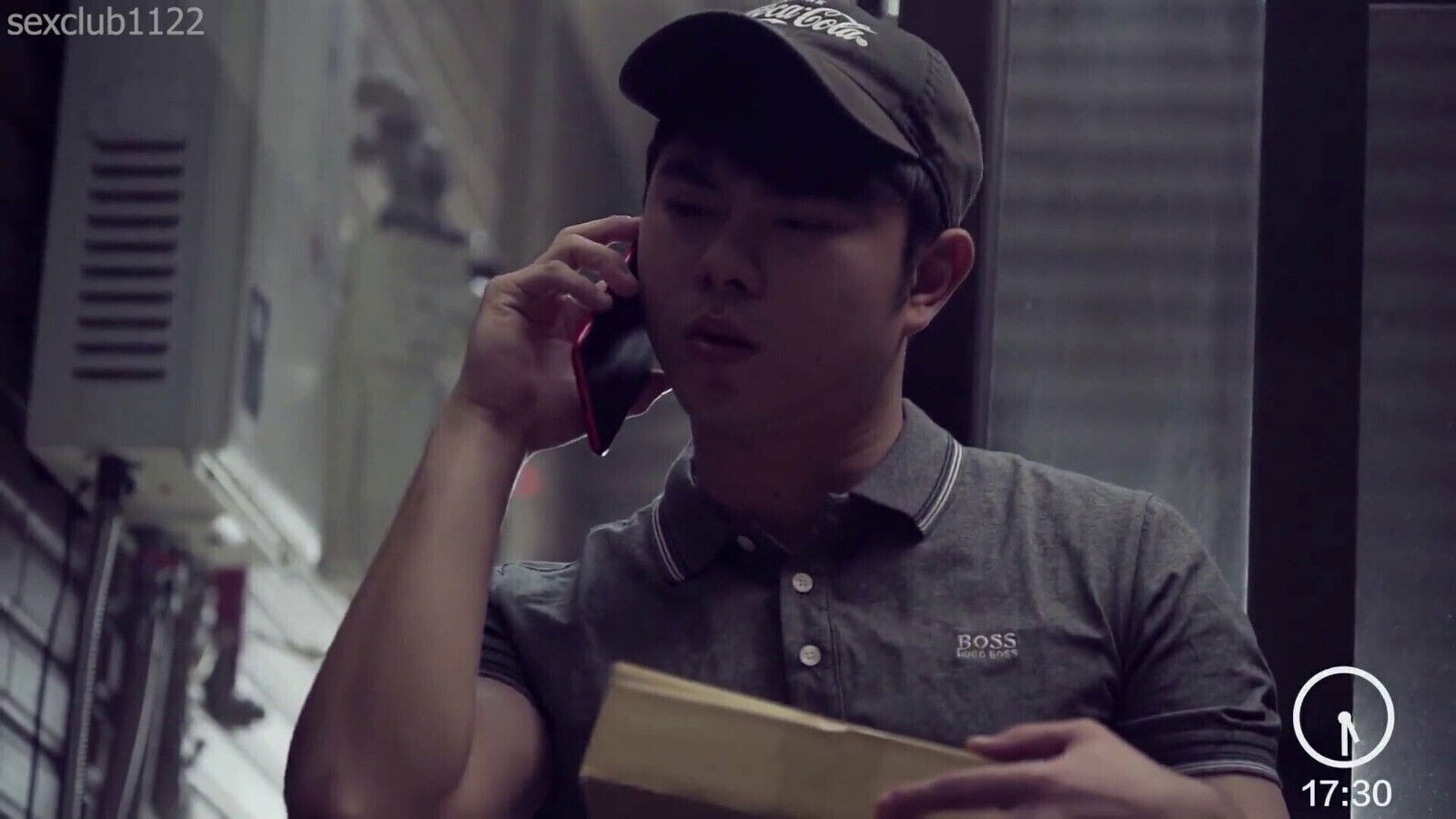 Horny MILF teases delivery into