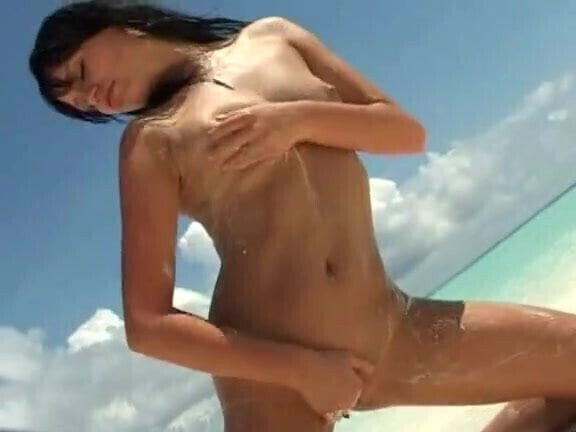 Brunette Girlie plays with shaved pussie beach