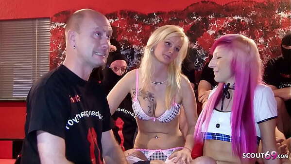 Schlankes deutsches Teen Erster Creampie Gangbang