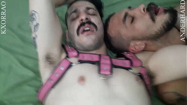 BOTANDO CAHORRADA FUDER! Ander Hard &amp_ Kinky Chaser Video completo XVIDEOS &amp_ KXORRAO.COM