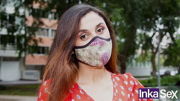 Se&ntilde_ora TURISTA COLOMBIANA pide ayuda para tomarse fotos cogida desconocido