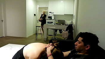 ME ESTABA COJIENDO UNA VECINA , LLEGO LA HERMANA Y ME COJIERON ENTRE LAS DOS , PARTUSA ARGENTINA