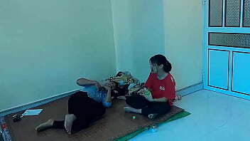 Cho bạn g&aacute_i uống thuốc k&iacute_ch dục rồi đ&egrave_ ra phang