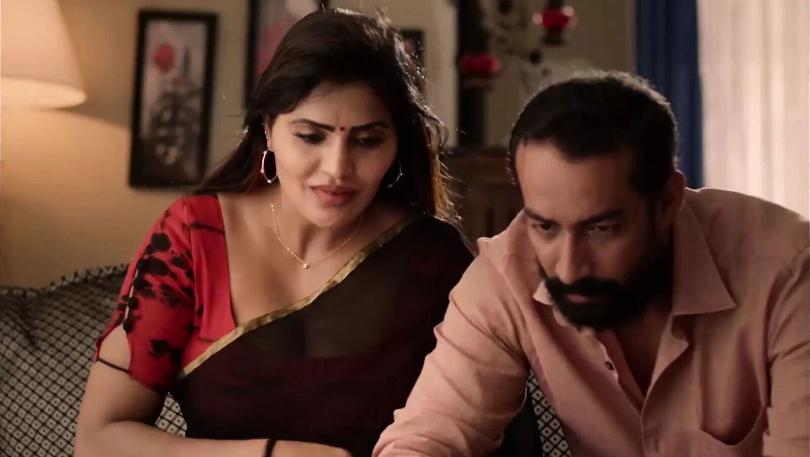 Hot, Sexy, Homely Aunty Seduced Boyfriend With Boobs