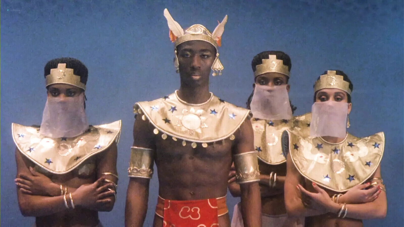 Elizabeth Hurley, Bridget Fonda, Valerie Allain