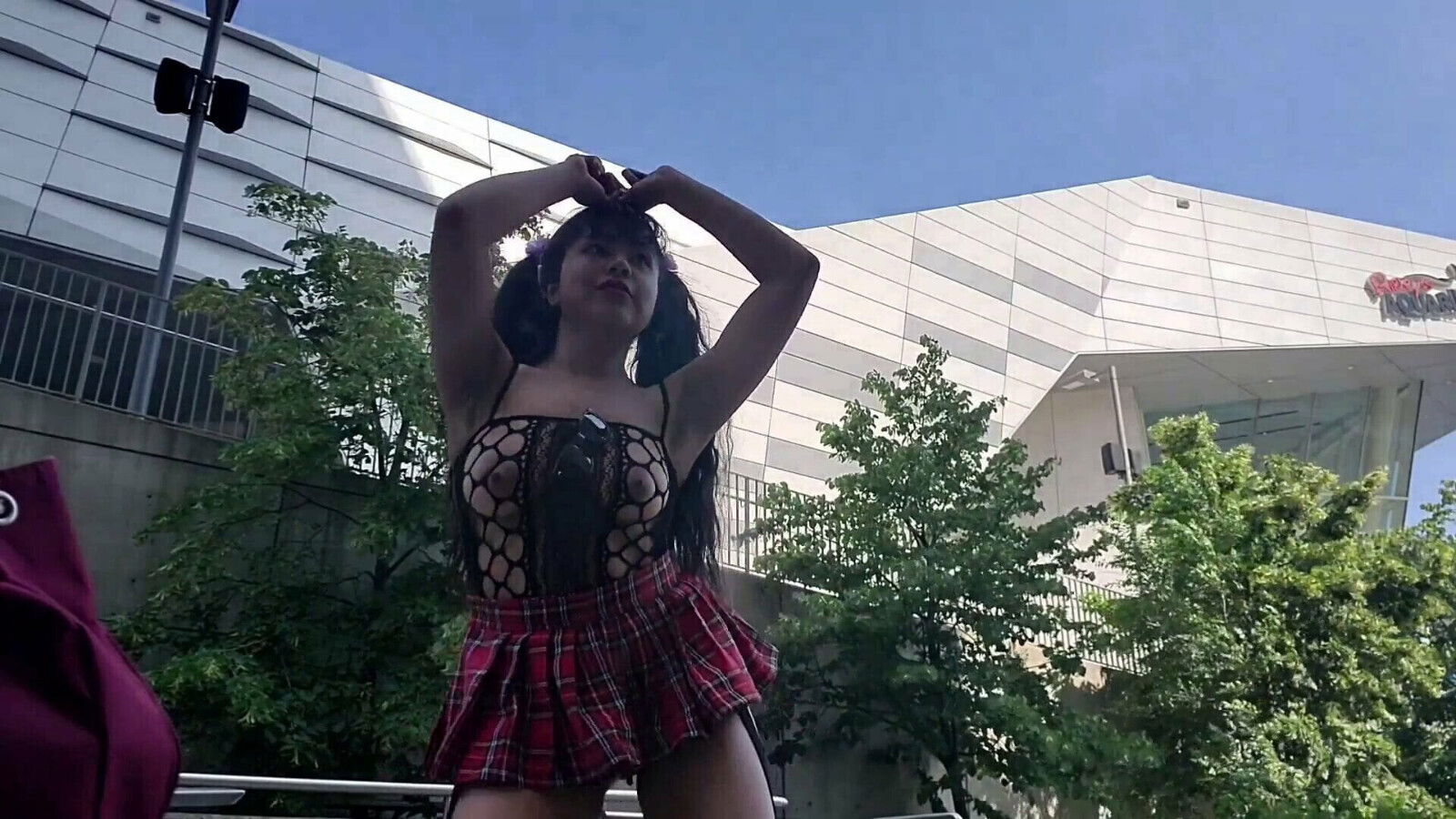 Shaking Latina Tower