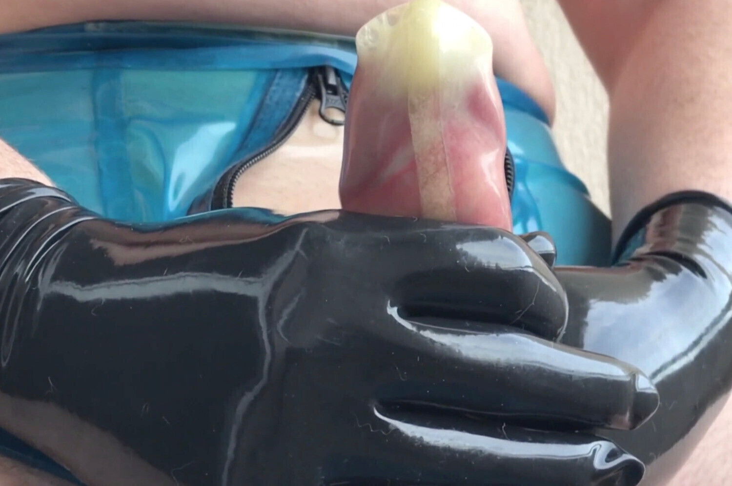 Wanking cumming LATEX sheath pants with black GLOVES