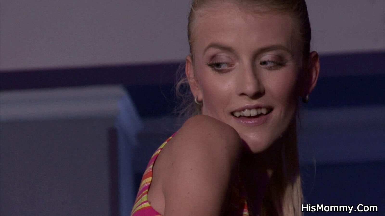 finding teen toying hairy cunt