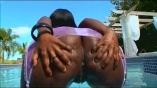 Chanel Staxxx & Her Friend Enjoy Each Other's Company