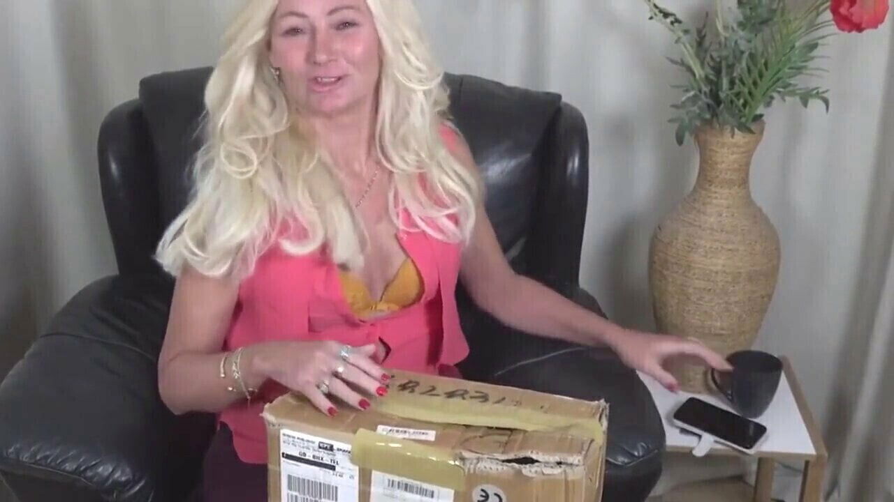 lesbian casting hairy mature squirts from fucking machine